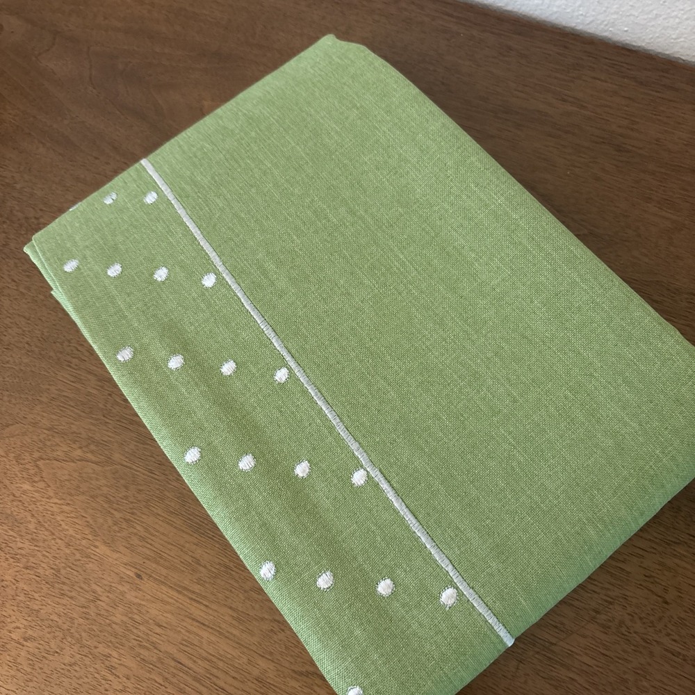 Episode NIP Poly Linen Feel Tablecloth Sage Green Polka Dots Rectangle 60"x10"